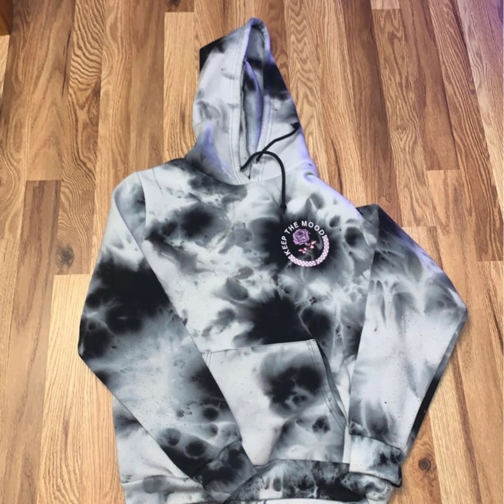 Rue 21 black and white Tie dye hoodie